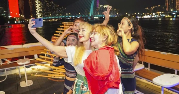 Từ câu chuyện phát triển du lịch đường thủy TP.HCM nhìn về dòng vốn đầu tư vào hạ tầng và dịch vụ cao cấp