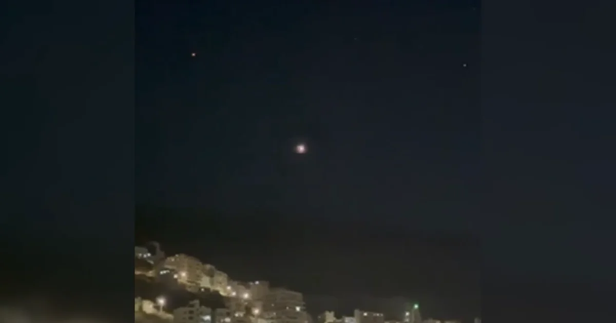 Iran phóng tên lửa vào Israel: Định giá lại rủi ro địa chính trị và dòng vốn phòng thủ