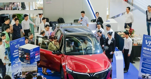 Từ kỷ lục 12.728 đơn đặt hàng VinFast VF 8 thế hệ mới: Nhìn về dòng tiền tiêu dùng và định giá cổ phiếu trong bối cảnh thị trường ô tô điện