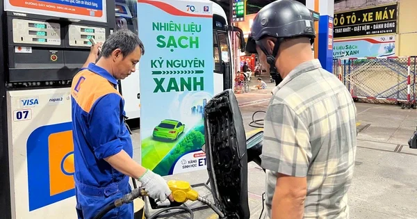 Giá xăng giảm gần 1.500 đồng/lít: Áp lực điều hành giá năng lượng trong bối cảnh thương mại toàn cầu