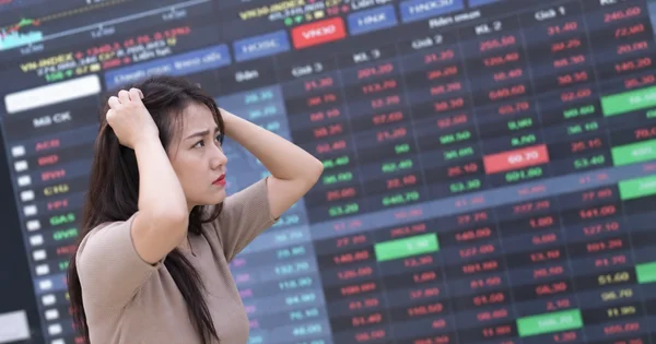 Áp lực bán trên diện rộng: VN-Index mất gần 50 điểm, thủng mốc 1.800