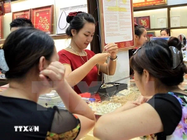 Giá vàng trong nước giảm 500.000 đồng/lượng: Khoảng chênh lệch với thế giới vẫn ở mức cao