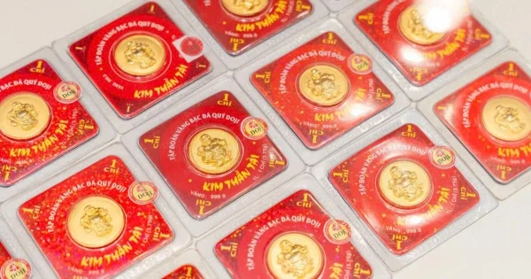 Giá vàng trong nước giảm sâu: Áp lực từ lãi suất và địa chính trị, rủi ro thanh khoản gia tăng