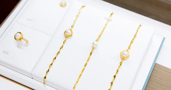 Loạt ngân hàng lớn hạ dự báo giá vàng: Áp lực từ chính sách tiền tệ và dòng tiền phòng thủ