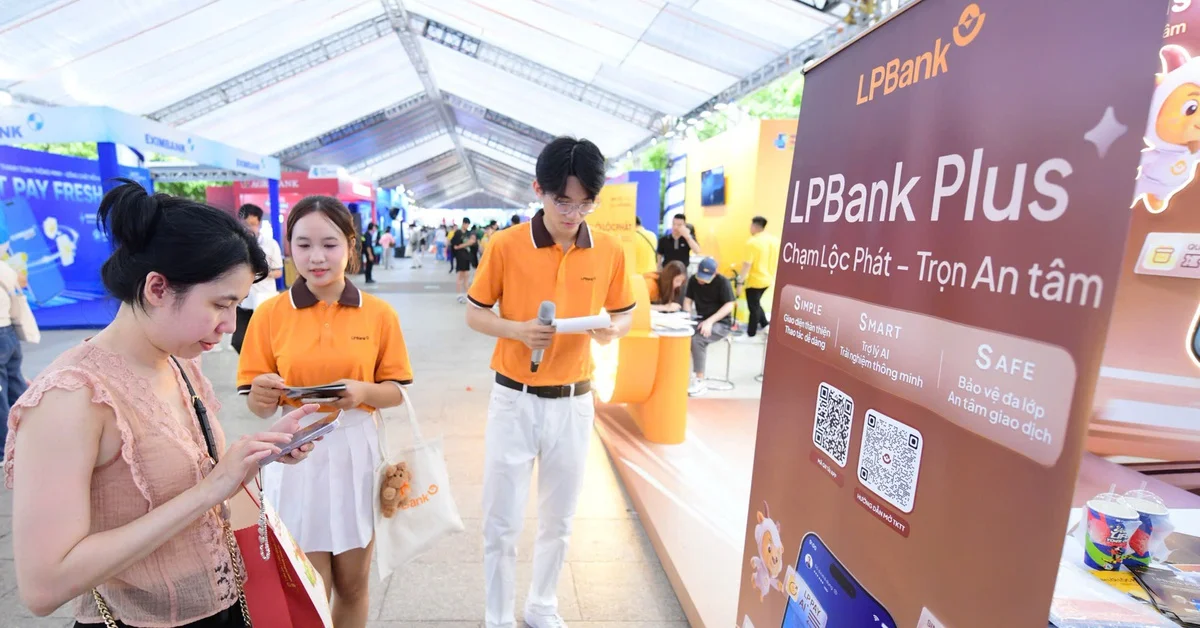 Từ lễ hội tài chính số: Mở tài khoản ngân hàng trong vài phút phản ánh xu hướng số hóa và cạnh tranh huy động vốn cận biên