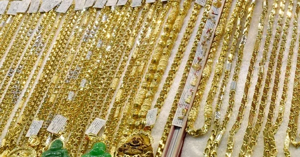 Giá vàng ngày 4-6 tiếp tục giảm sâu: Áp lực từ USD mạnh, dầu thô tăng và lợi suất trái phiếu Mỹ neo cao