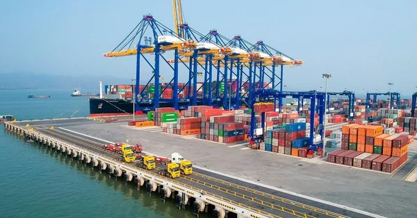 Từ mức nhập siêu 13,8 tỷ USD trong 5 tháng: Nhìn về áp lực cán cân thương mại và dòng vốn ngoại