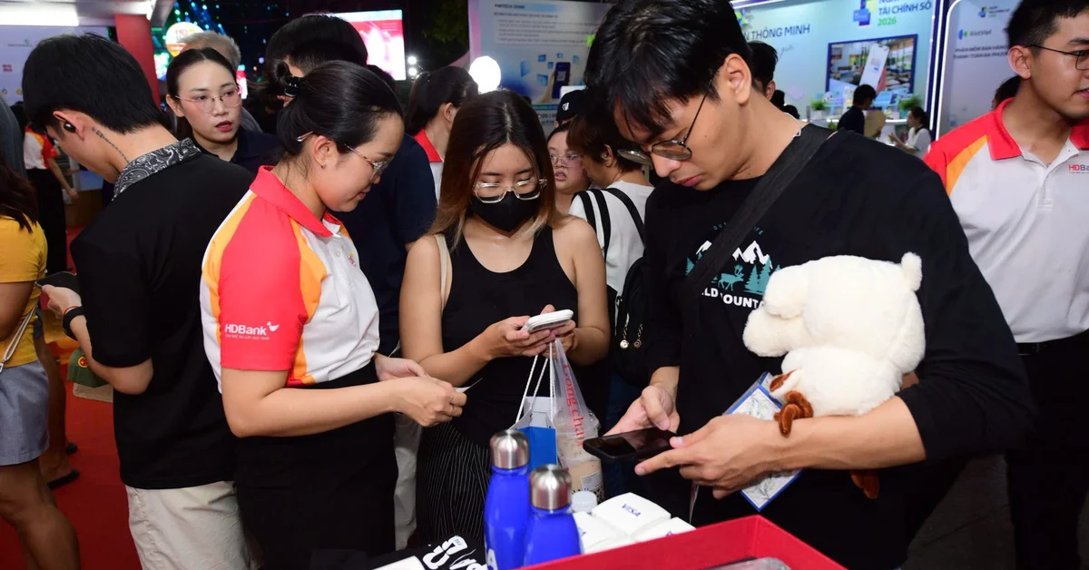 Sức ép chuyển đổi số của 5,2 triệu hộ kinh doanh: Bài toán dòng tiền và chiến lược ngân hàng đồng hành