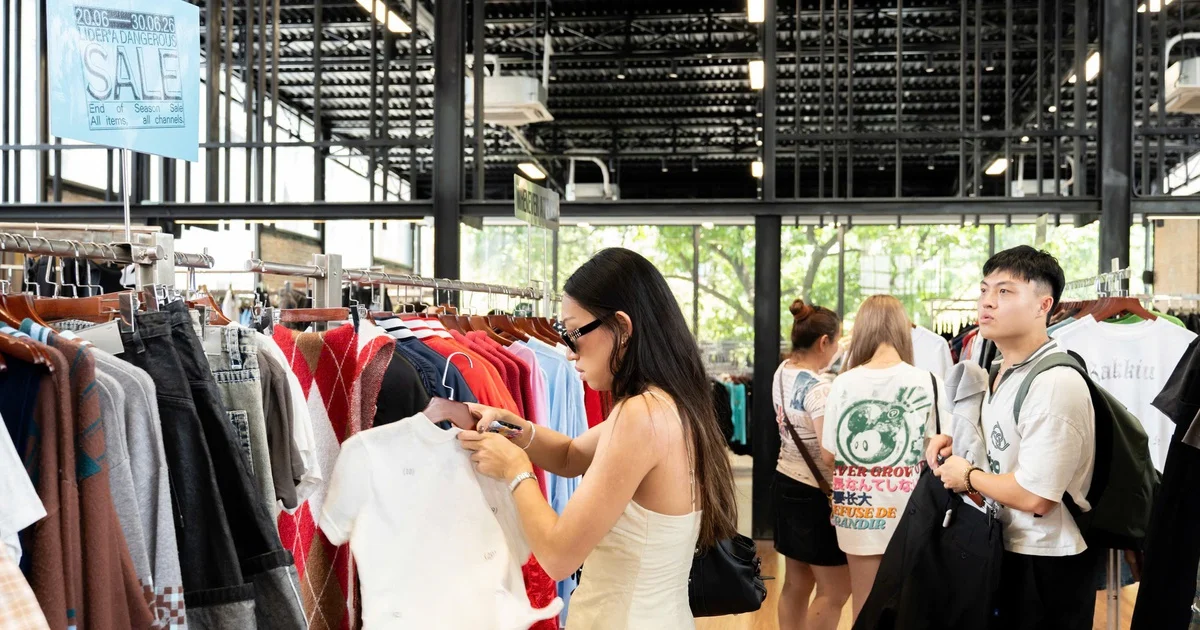 Mùa sale giữa năm 2026: Local brand giảm sâu, tín hiệu giải phóng hàng tồn trong bối cảnh sức mua thận trọng