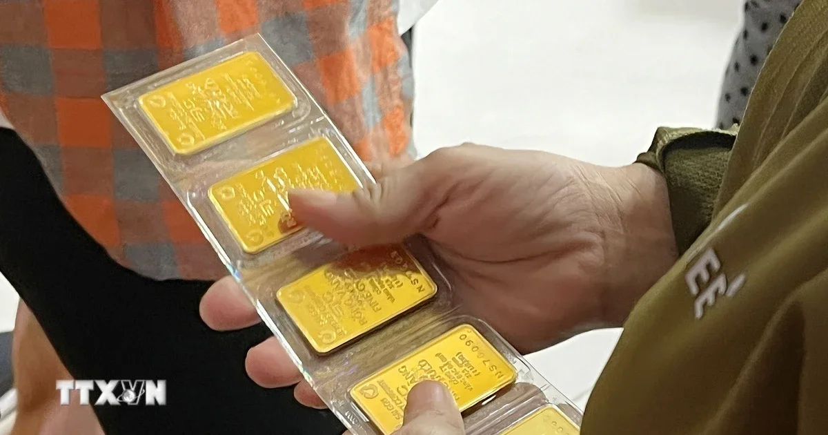 Giá vàng SJC giảm nhẹ: Áp lực từ đà giảm của vàng thế giới và tỷ giá USD tăng