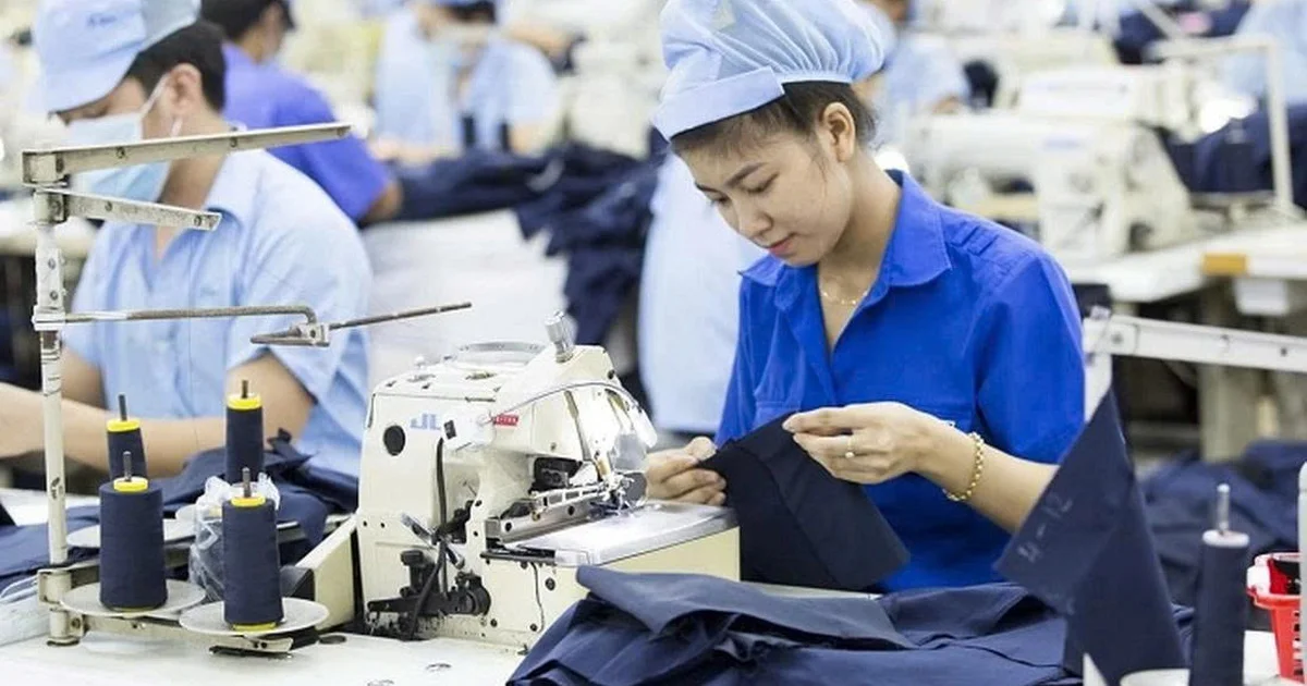 Lợi thế lao động giá rẻ suy giảm: Áp lực chuyển đổi mô hình lên các ngành xuất khẩu chủ lực