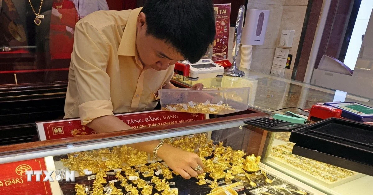 Giá vàng chạm mốc 4.068 USD/ounce: Từ tín hiệu ngừng bắn Mỹ-Iran đến áp lực lãi suất Fed