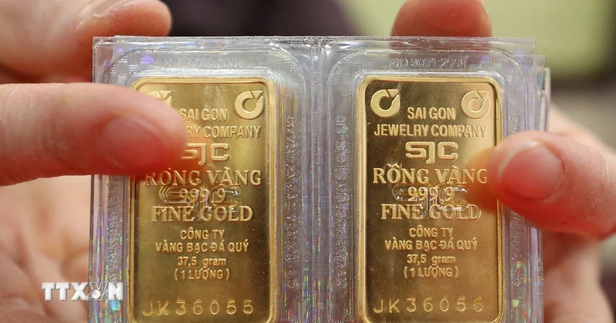 Giá vàng trong nước giảm nhẹ: Chênh lệch với thế giới và áp lực từ tỷ giá USD
