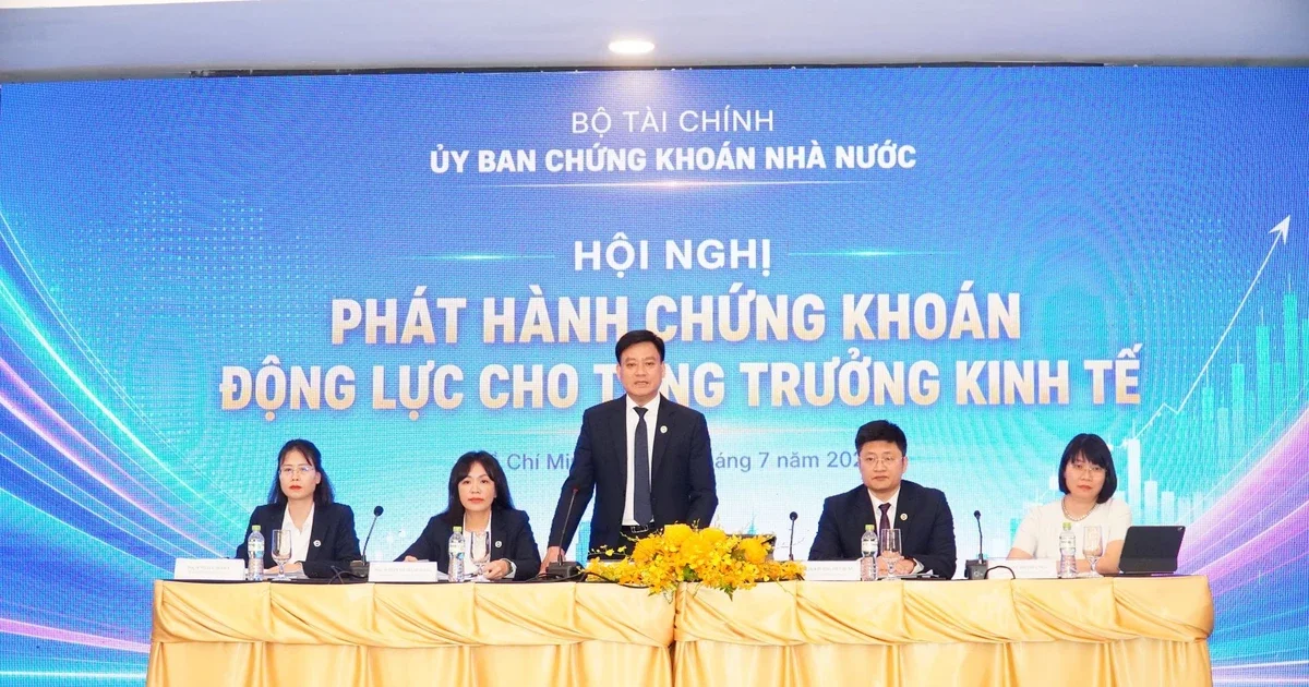 Huy động vốn qua thị trường chứng khoán: Dòng tiền trung và dài hạn đang dịch chuyển ra sao?