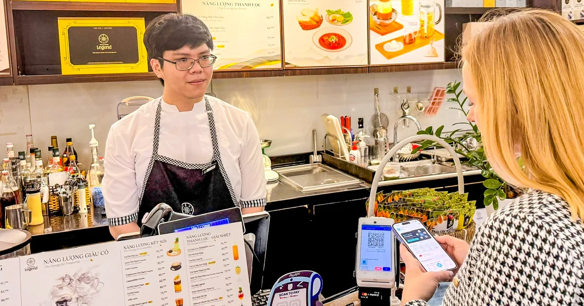 Du khách Singapore quét QR tại Việt Nam: Bước tiến trong hạ tầng thanh toán số xuyên biên giới