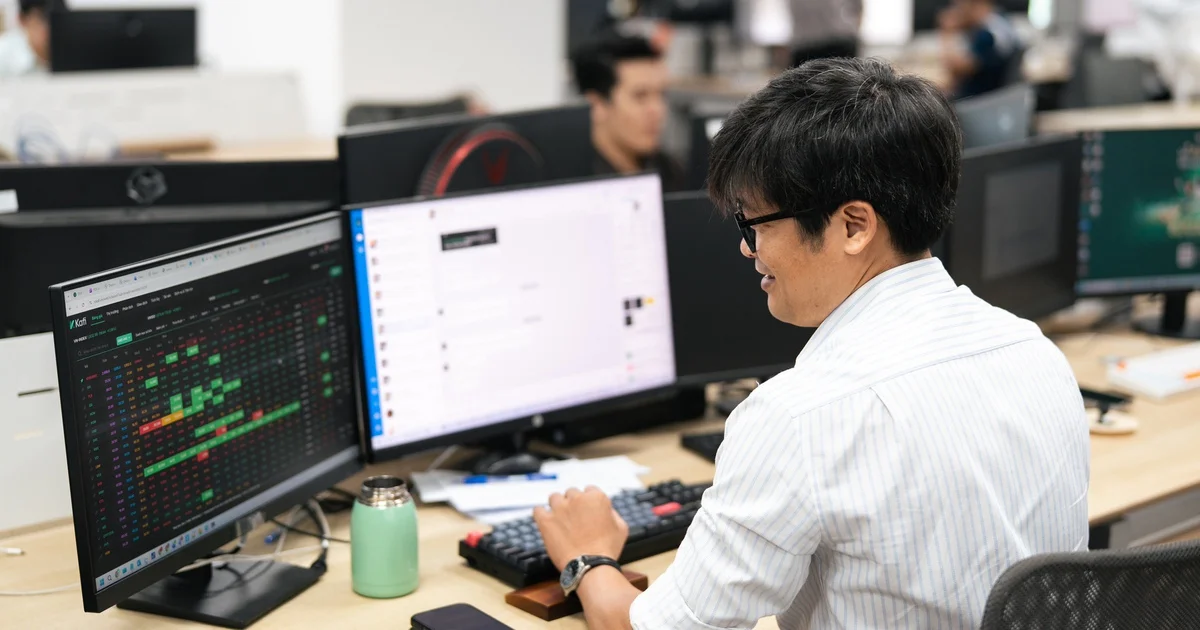 Từ câu chuyện VN-Index chưa vượt mốc 1.900 điểm: Áp lực thanh khoản và thiếu động lực tăng trưởng mới