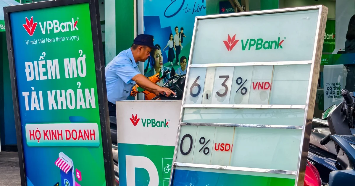 Lãi suất tiền gửi thực tế vượt 9%/năm: Tín hiệu căng thẳng thanh khoản hệ thống ngân hàng