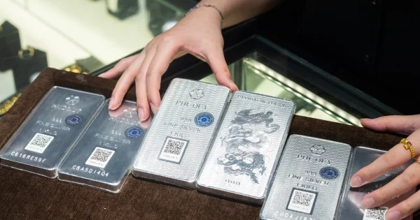 Giá bạc ngày 22/7/2026: Phục hồi kỹ thuật trong bối cảnh áp lực từ USD và lãi suất cao