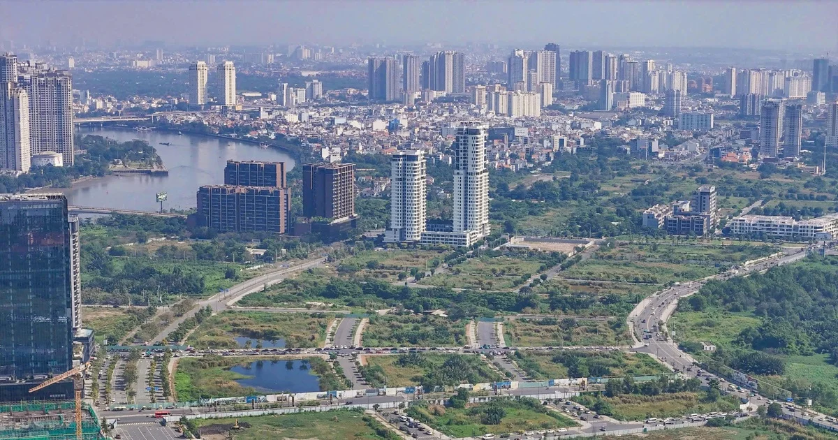 Áp lực tài khóa từ định giá đất và tín hiệu dòng tiền: Phân tích từ câu chuyện thu ngân sách TP.HCM
