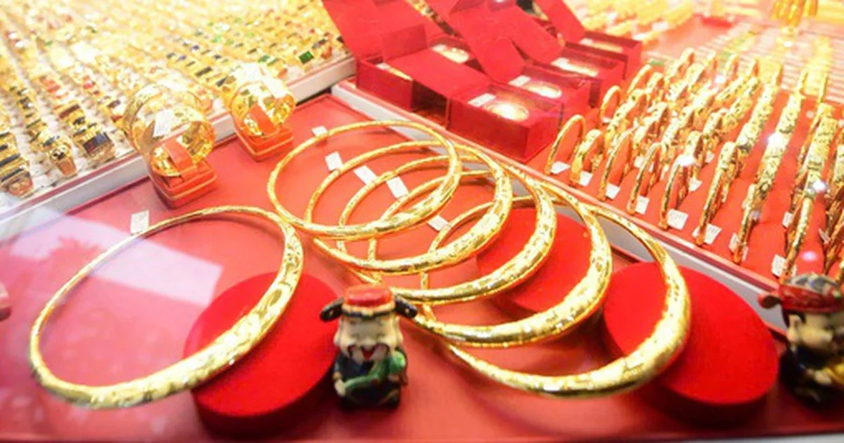 Giá dầu vượt 90 USD/thùng, vàng lùi dưới 4.000 USD: Áp lực đa chiều lên dòng tiền đầu tuần