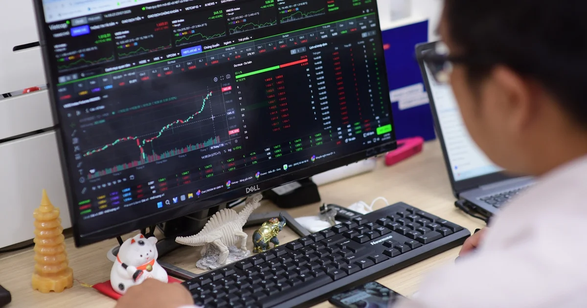 Áp lực ngân hàng kìm hãm VN-Index, nhóm chứng khoán bật tăng nhờ kế hoạch tái cơ cấu vốn