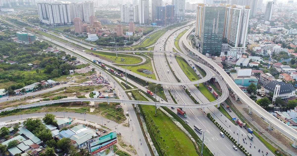 Từ tình hình giải ngân vốn đầu tư công thấp: Áp lực lên dòng tiền và kỳ vọng tăng trưởng