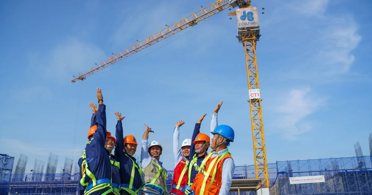 Từ câu chuyện HBC phát hành cổ phiếu giá 10.000 đồng hoán đổi nợ: Bài toán thanh khoản và định giá