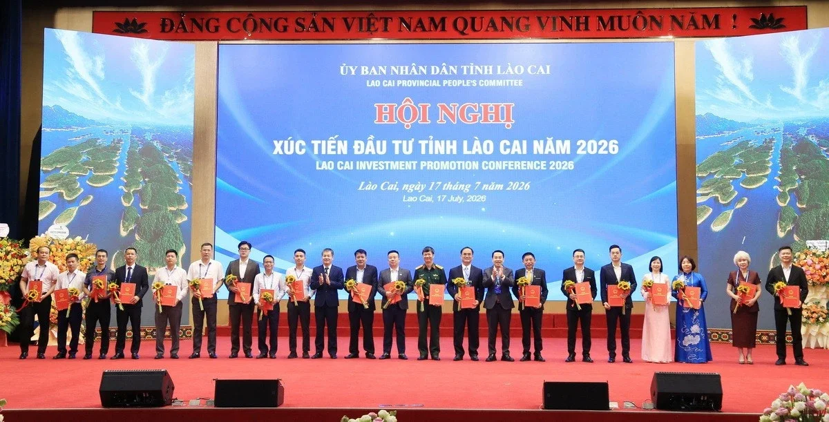 Lào Cai trao quyết định đầu tư cho 24 dự án: Tín hiệu dòng vốn vào cực tăng trưởng mới
