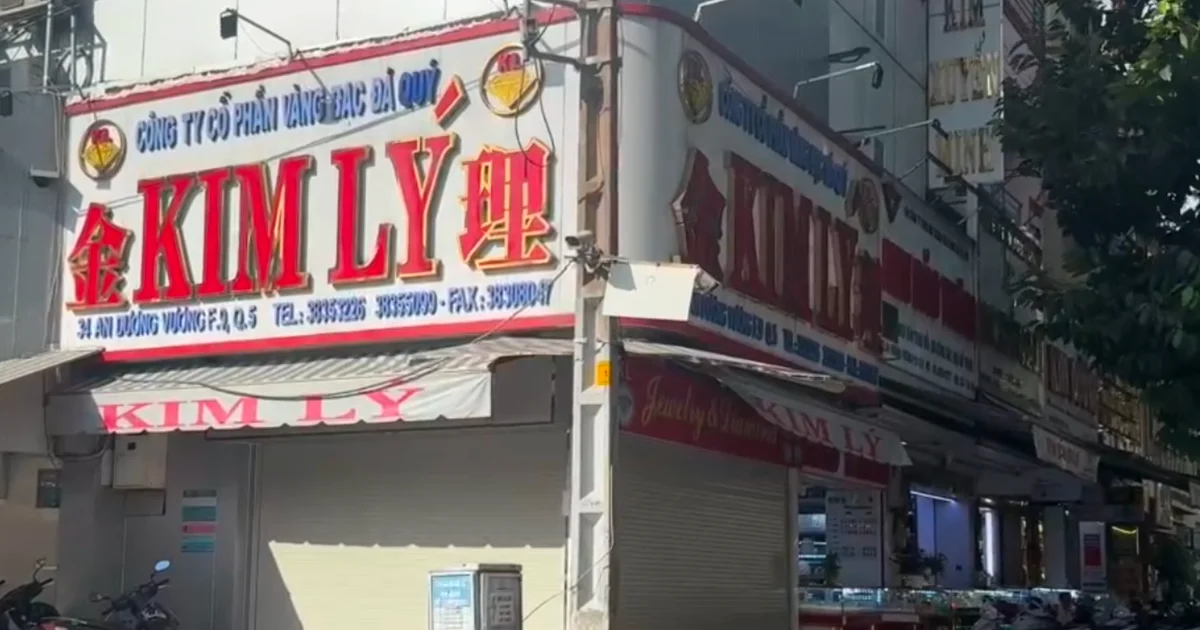 Từ vụ đóng cửa tiệm vàng Kim Lý, Ngọc Tâm: Rủi ro pháp lý trong ngành kinh doanh vàng và đá quý