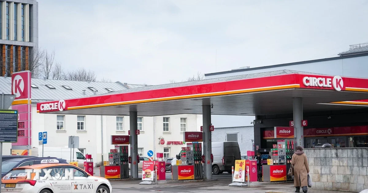 Giá dầu Brent giảm 2,2%, WTI giảm 2%: Áp lực từ lạm phát và nhu cầu yếu lấn át rủi ro địa chính trị