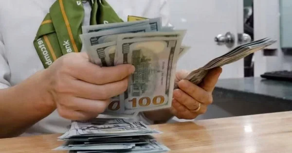 Tỷ giá USD hôm nay 29/7: Trong nước tăng, thế giới neo gần đỉnh 5 tuần