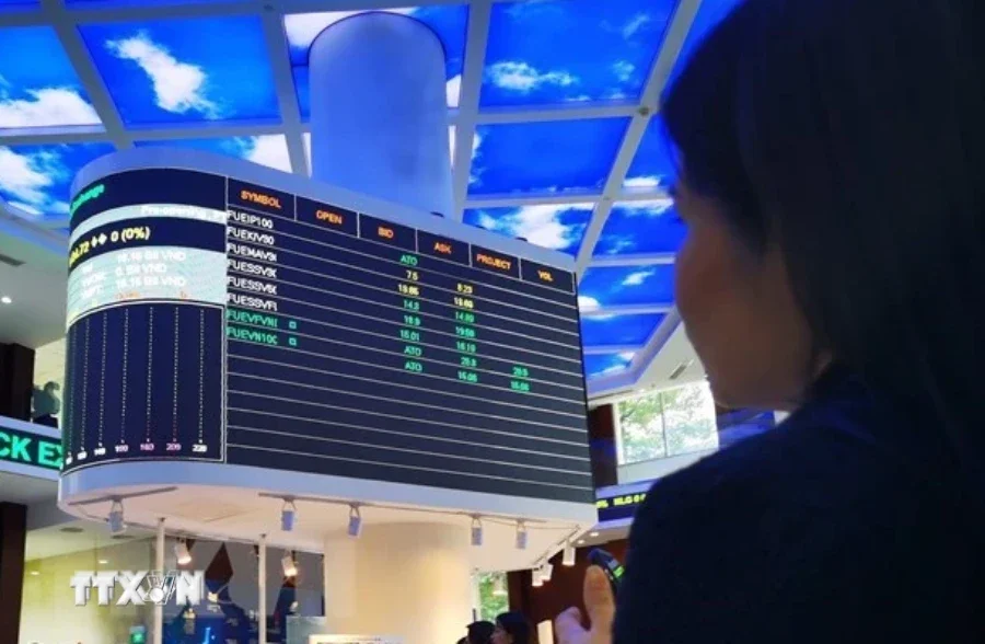 VN-Index giằng co trong ba tuần giảm: Áp lực thanh khoản và kỳ vọng từ mùa báo cáo quý 2